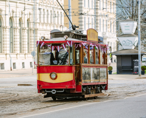 MUZIKĀLAIS BRAUCIENS AR RETRO TRAMVAJU LATVIJAS NEATKARĪBAS ATJAUNOŠANAS DIENĀ 04.05.2021.